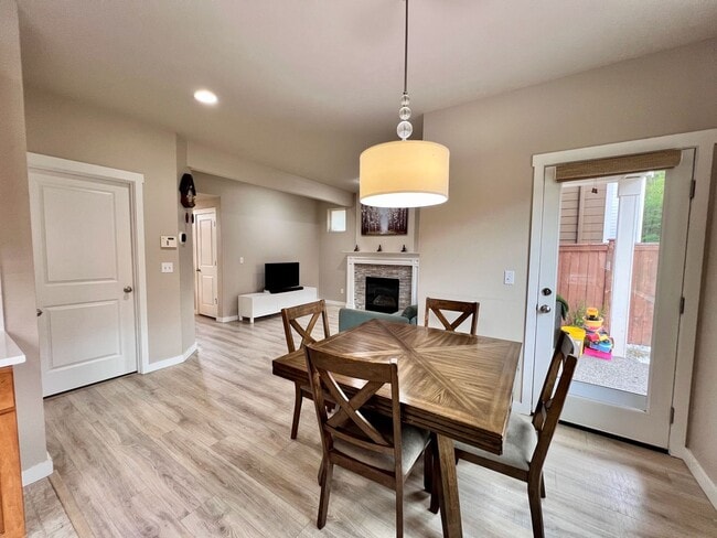 Building Photo - Beautiful 4BR | 2.5BA Home on Cul-de-Sac i...