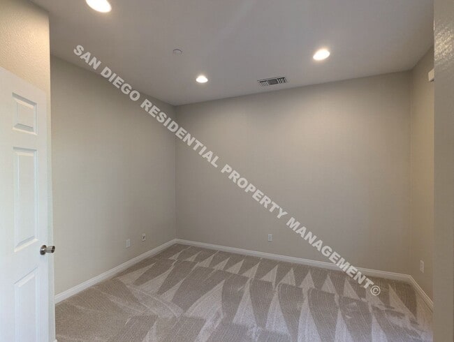 Building Photo - Beautiful San Moritz Townhome - Available ...