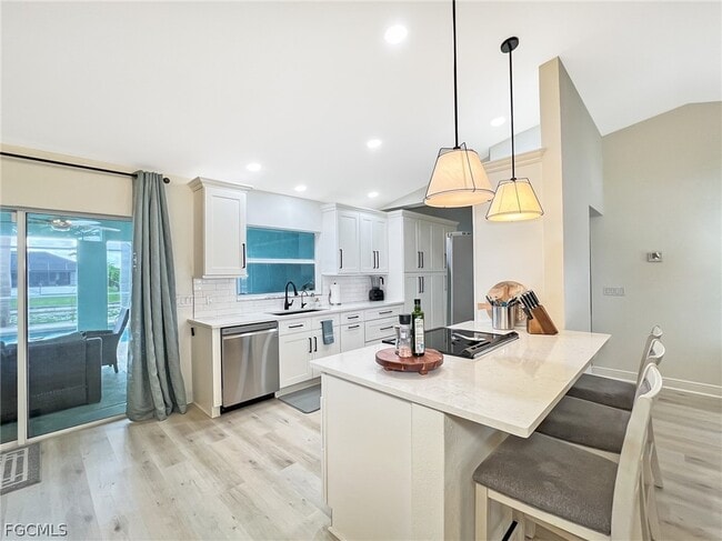 Building Photo - 1325 NE 5th Pl