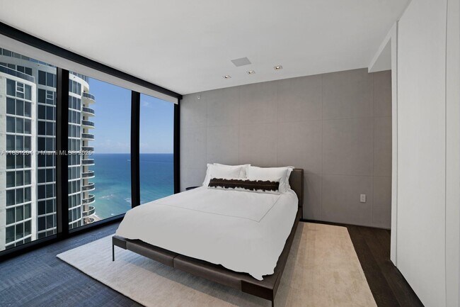 Building Photo - 17141 Collins Ave