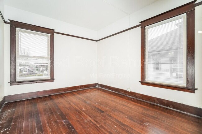 Building Photo - 1319 S 6th Ave