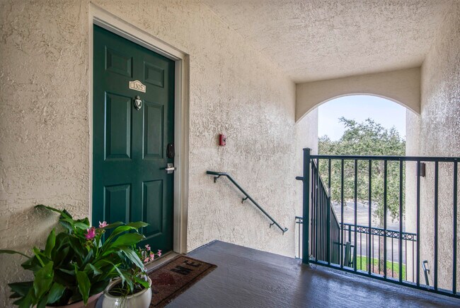 Building Photo - 1305 Myrtlewood Cir E