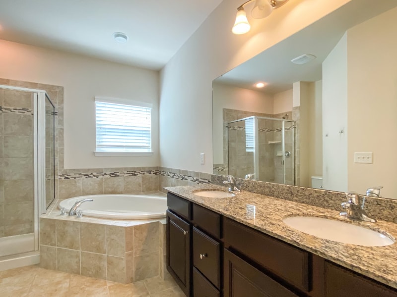 Building Photo - 2121 Aventon Ln