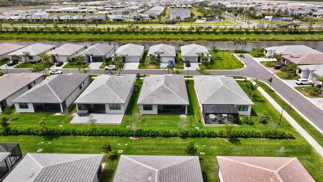 Building Photo - 12557 SW Rain River Dr