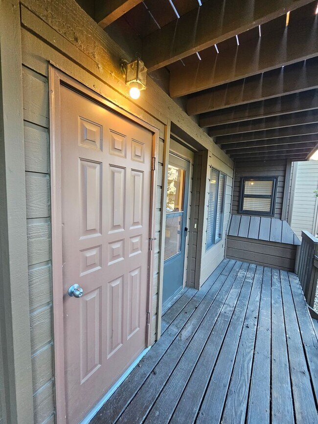 Building Photo - 945 Moorings Dr