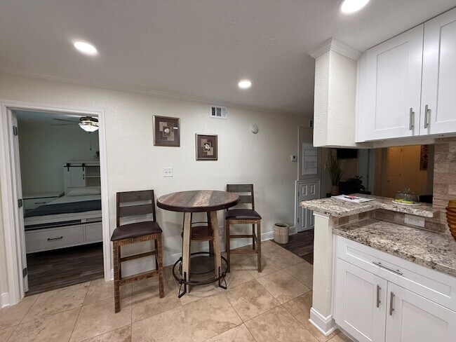 Building Photo - 3506 Cove View Blvd