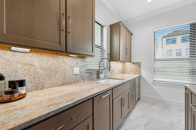 Building Photo - 2427 Camden Creek Ln