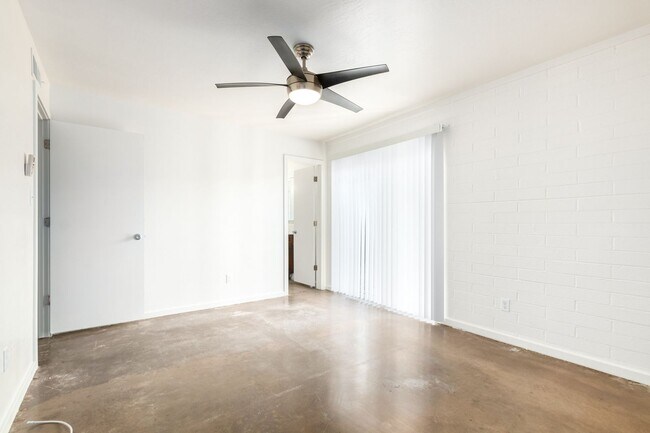 Building Photo - 1722 E Ocotillo Rd