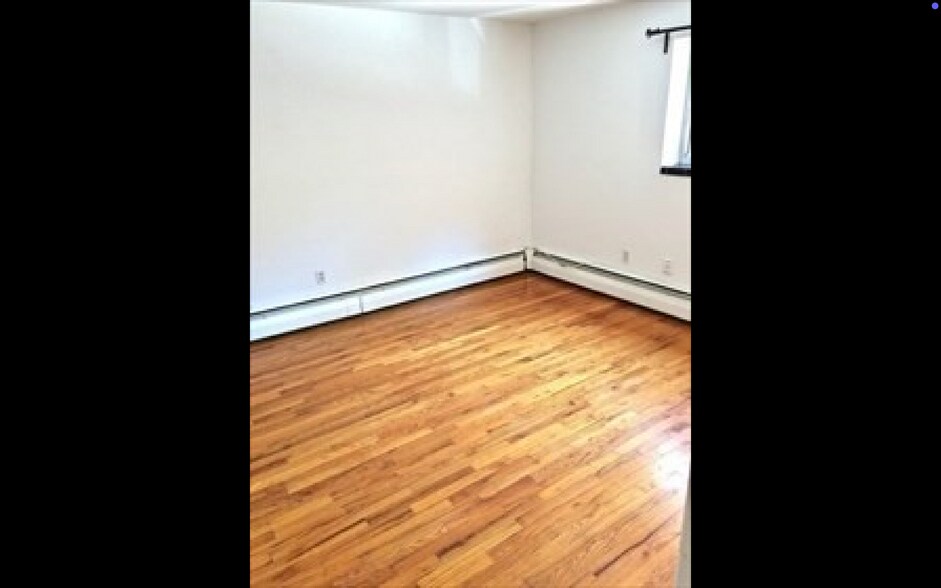 Building Photo - 233 Kelton St