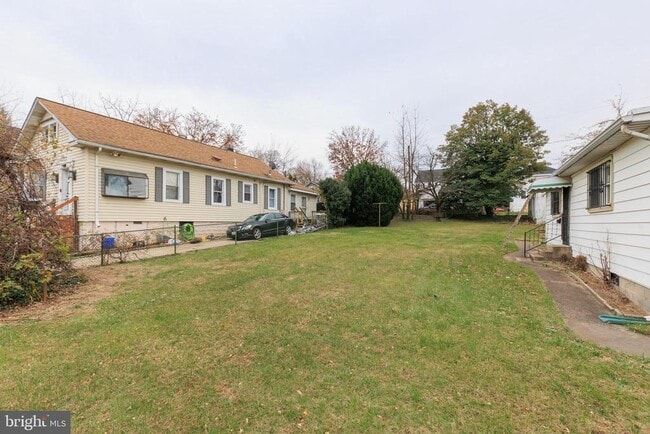 Building Photo - 17 2nd Ave