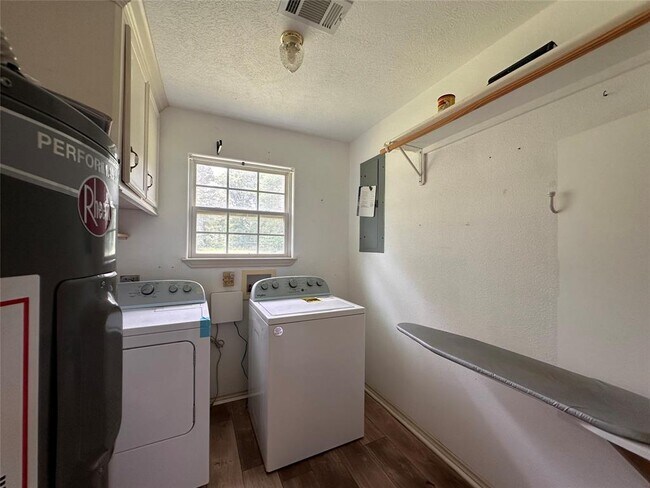 Building Photo - 6143 FM 3081
