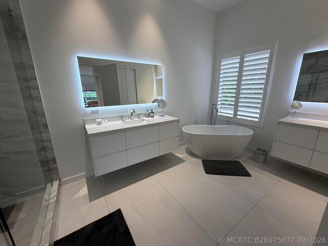 Building Photo - 6493 Enclave Way