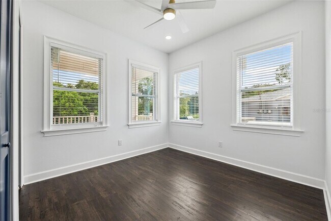 Building Photo - 8605 Inwood Dr