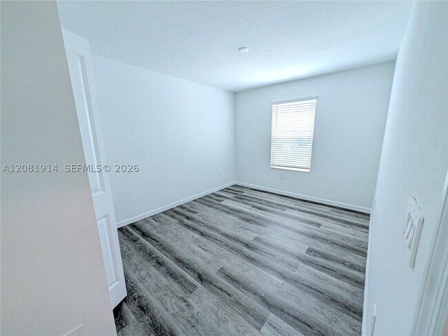 Building Photo - 890 Timberland Dr
