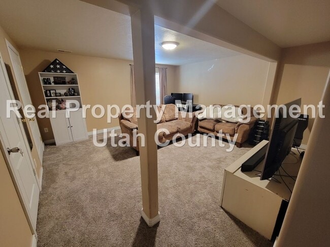 Building Photo - Eagle Mountain Townhouse