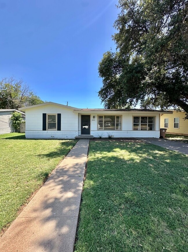 Building Photo - COMING SEPTEMBER 2026 | Cute 3-Bedroom Home in College Hills!