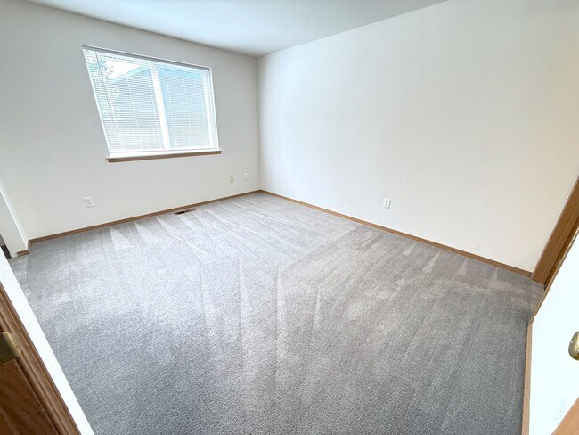 Building Photo - BONUS RENT SPECIAL! 3 Bed on Cul-de-sac wi...