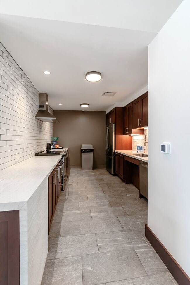 Building Photo - 2 bed/2 bath condo in Penn Valley