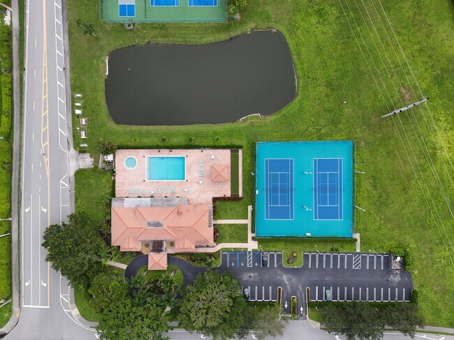 Building Photo - 10910 Lakemore Ln