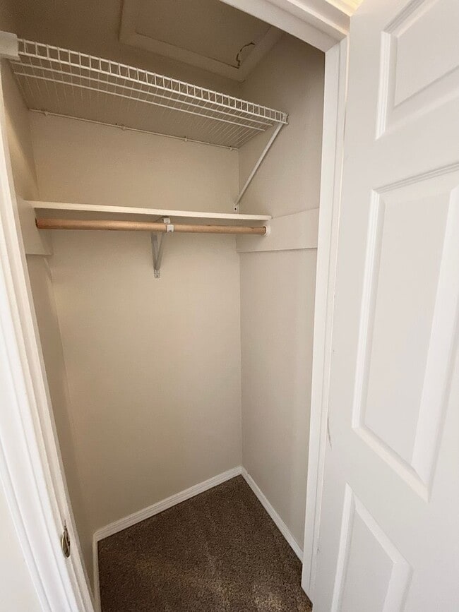 Building Photo - 2 Bedroom 1 Bath Units