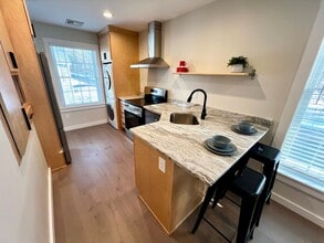 Building Photo - 179 Butternut St