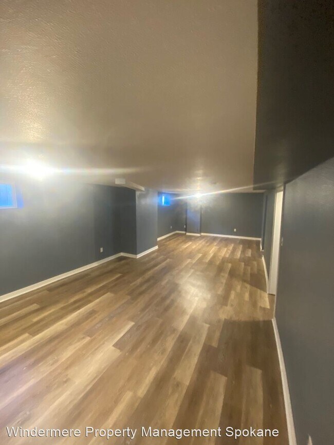 Building Photo - 5 br, 2.5 bath House - 1528 W Augusta ave