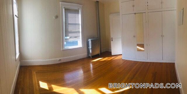 Building Photo - 13 Sparhawk St