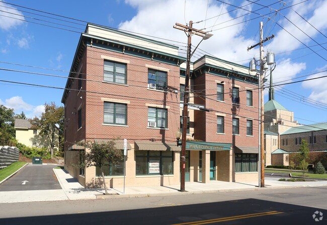 Building Photo - Lincoln Apartments