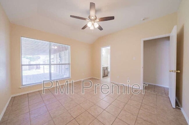 Building Photo - 1175 Meadows Dr