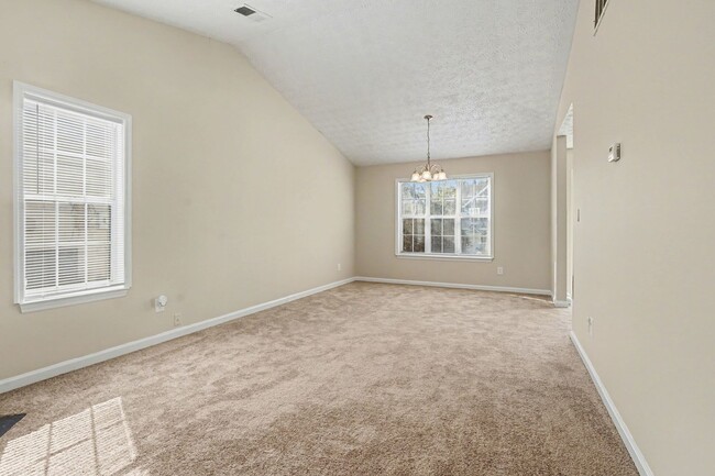 Building Photo - 3 Bedroom 2 Bath Home