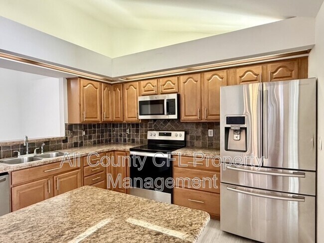 Building Photo - 553 Walnut Grove Pl