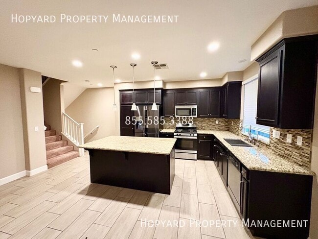 Building Photo - 5663 Daylily St