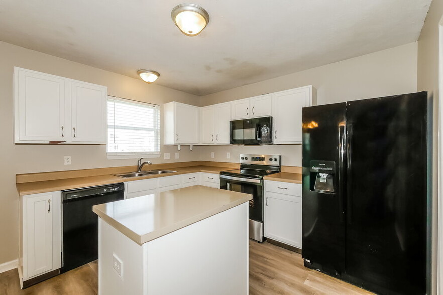 Building Photo - 1361 Blue Ridge Ln
