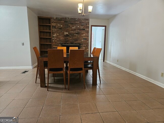 Building Photo - 3543 Cloudland Dr