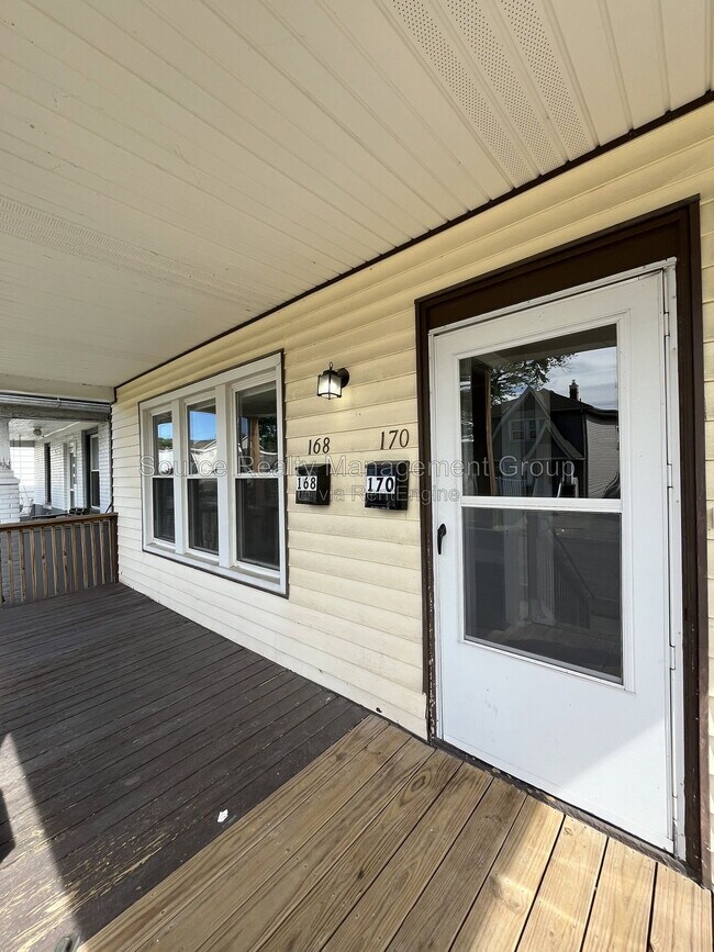 Building Photo - 170 Bondie St