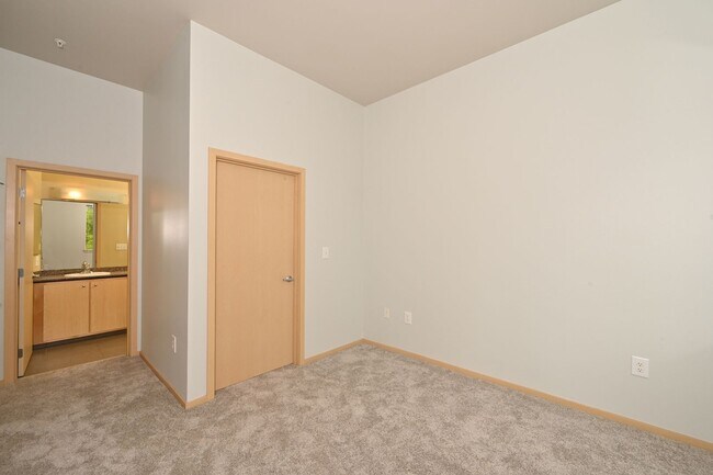 Building Photo - 425 23rd Ave S