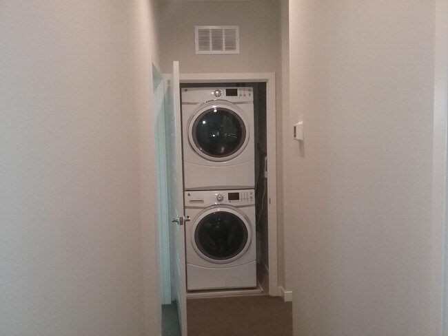 Building Photo - 2137 Stellar Way