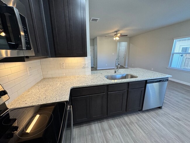 Building Photo - Luxury 3/2.5 2 Story Townhouse in NBTX