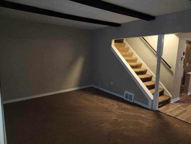 Building Photo - Charming 3-Bedroom Property in Prime Location