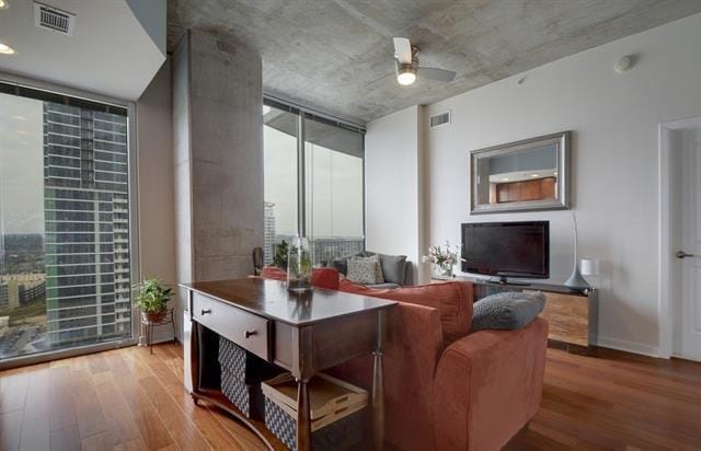 Building Photo - 360 Nueces St