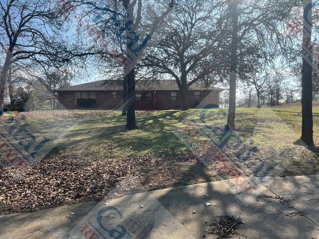 Building Photo - Country Beauty