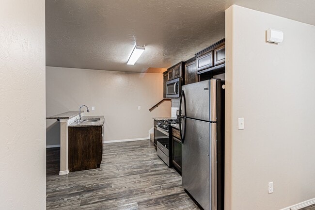 Building Photo - Buena Vida awaits for you!