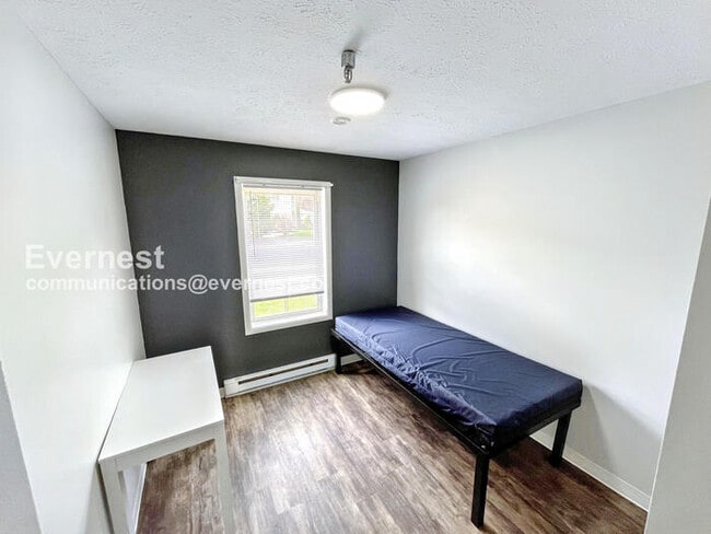 Building Photo - 208 Lower Consol Rd NW