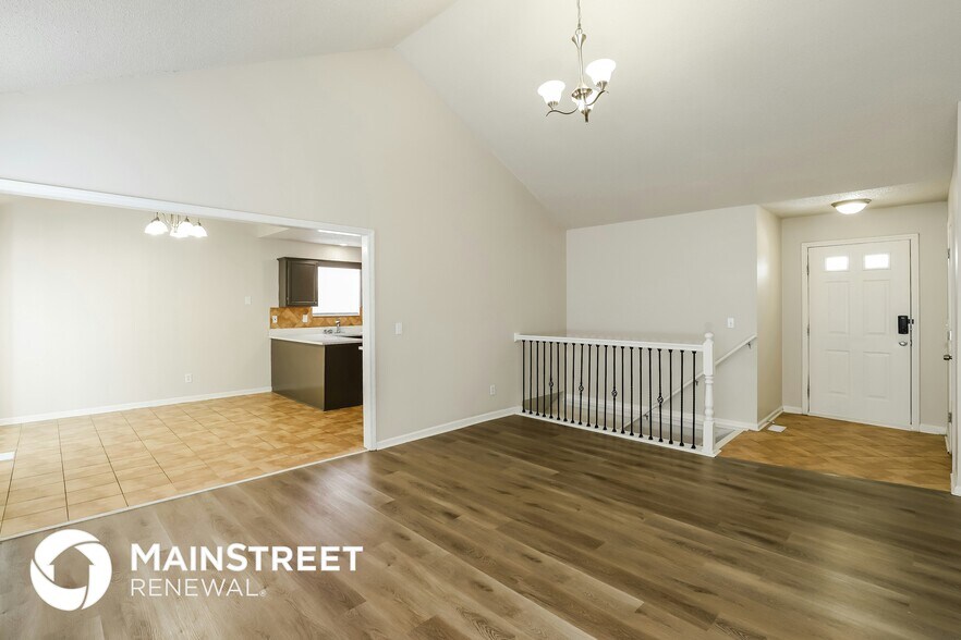 Building Photo - 13704 Bennington Ave