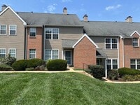 Building Photo - Seven Oaks Condo