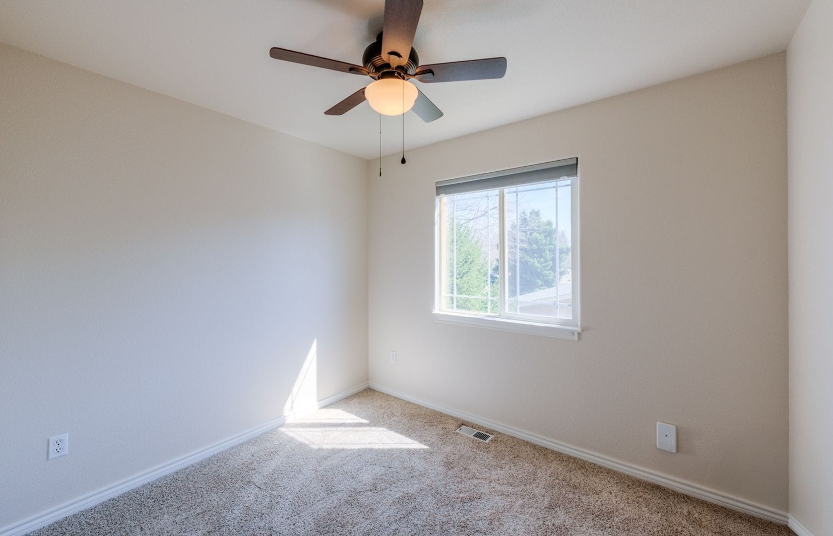 Building Photo - 835 Kane Dr