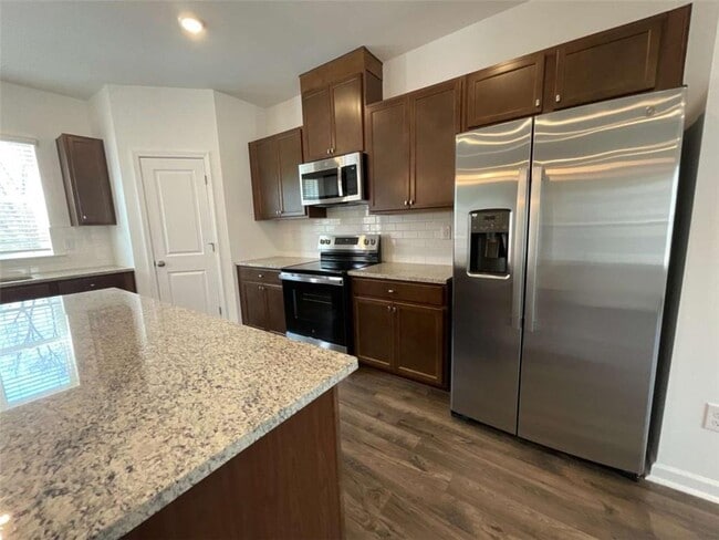 Building Photo - 5716 Schelton Pl