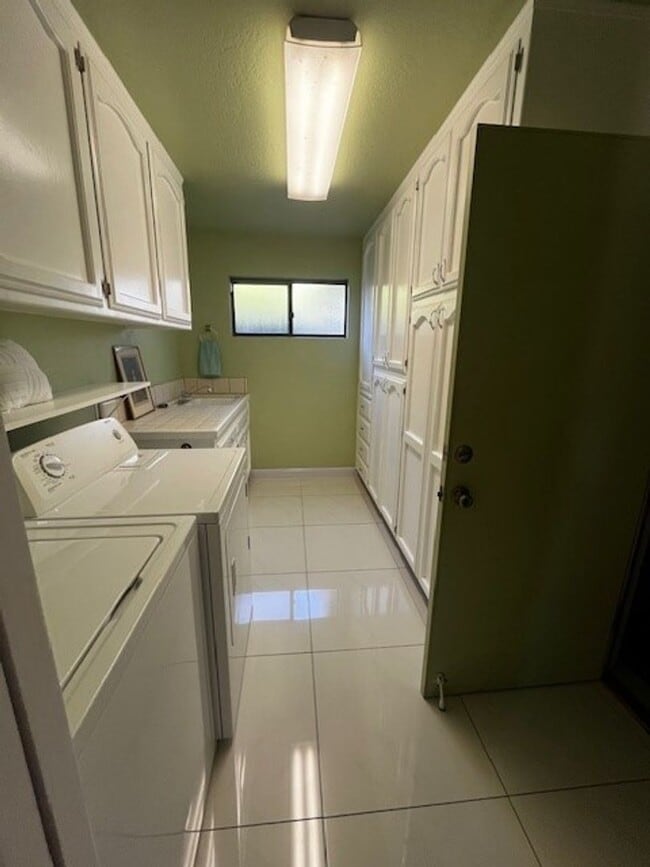 Building Photo - 3428 Eastview Ct