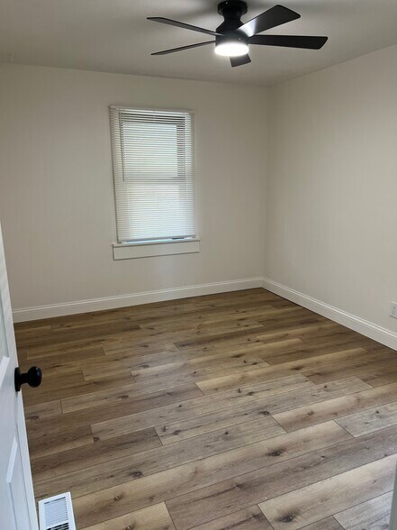 Front Bedroom - 3014 Maywood Ave