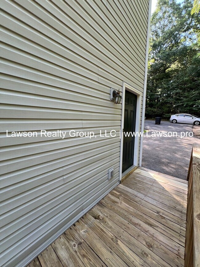 Building Photo - Woodland 5506-5508